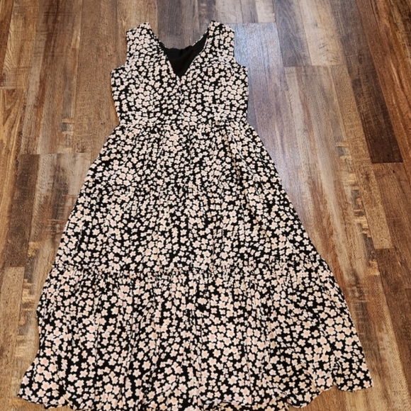 J. Crew Dresses & Skirts - J. Crew Tiered Midi Dress in Poppy Garden Print